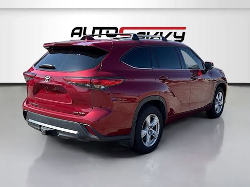 Used 2022 Toyota Highlander XLE AWD/4WD image 7