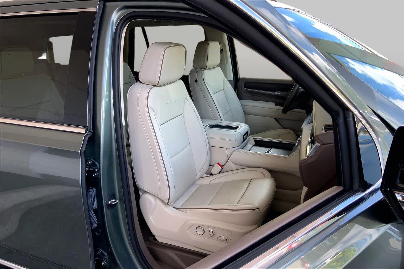 Used 2023 GMC Yukon Denali AWD/4WD image 9
