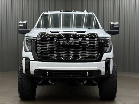 Used 2026 GMC Sierra 3500 Denali Ultimate AWD/4WD image 8