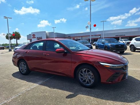 Used 2026 Hyundai Elantra Hybrid FWD image 3