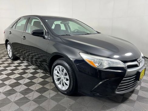 Used 2015 Toyota Camry XLE image 3