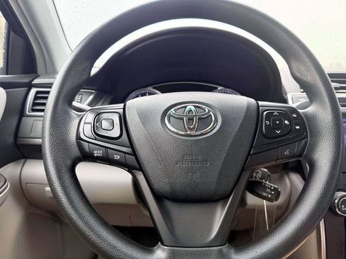 Used 2016 Toyota Camry LE FWD image 13