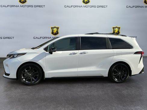 Used 2024 Toyota Sienna XSE w/ XSE Premium Package FWD image 8