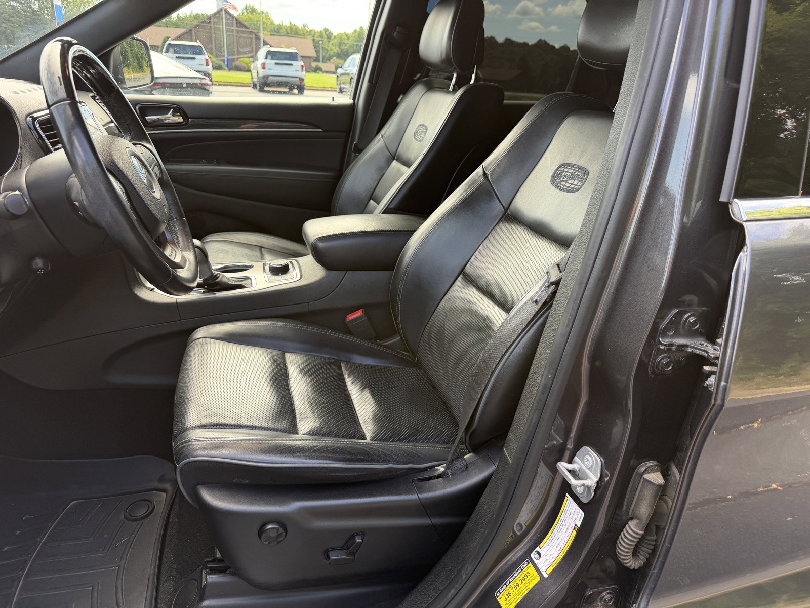 Used 2019 Jeep Grand Cherokee Overland AWD/4WD image 14