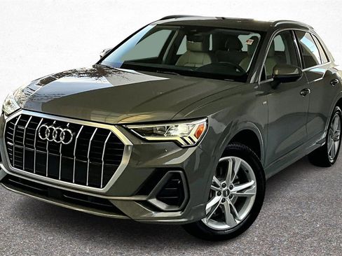 Used 2020 Audi Q3 2.0T Premium Plus w/ Premium Plus Package image 3