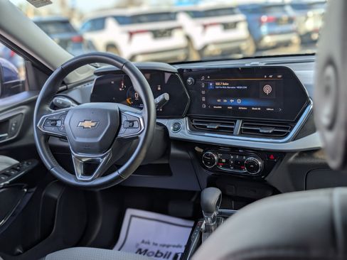 Certified 2024 Chevrolet Trax LT w/ Driver Confidence Package image 15