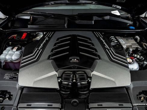 Used 2025 Lamborghini Urus SE image 4