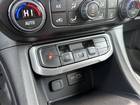 Used 2023 GMC Acadia SLE w/ Driver Convenience Package image 19