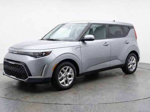 Used 2025 Kia Soul LX w/ LX Technology Package image 3