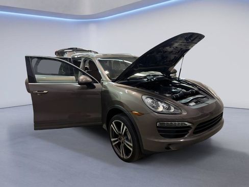 Used 2012 Porsche Cayenne S AWD/4WD image 9