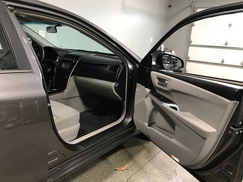 Used 2016 Toyota Camry LE image 18