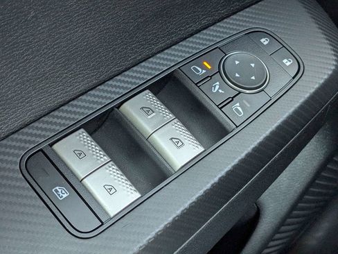 Used 2024 Mitsubishi Outlander SE image 25