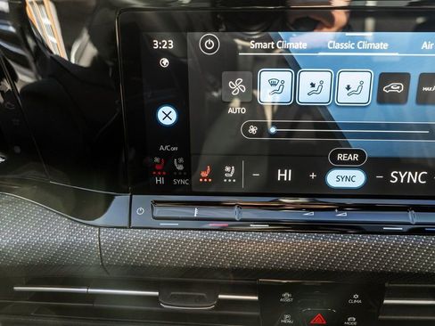 Used 2024 Volkswagen Golf R image 9