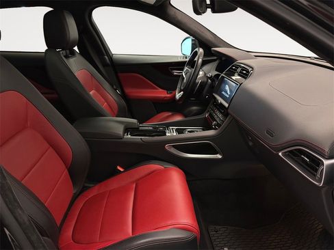 Used 2019 Jaguar F-PACE R-Sport image 15