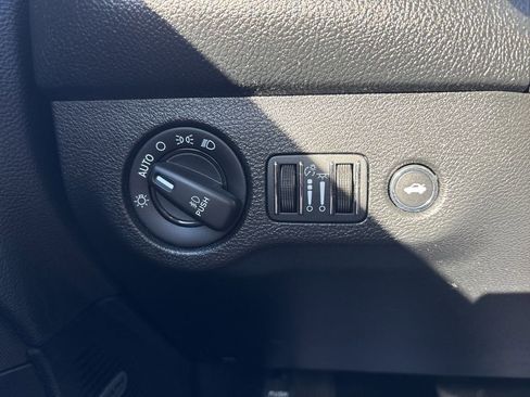 Certified 2019 Dodge Challenger GT w/ Driver Convenience Group image 17