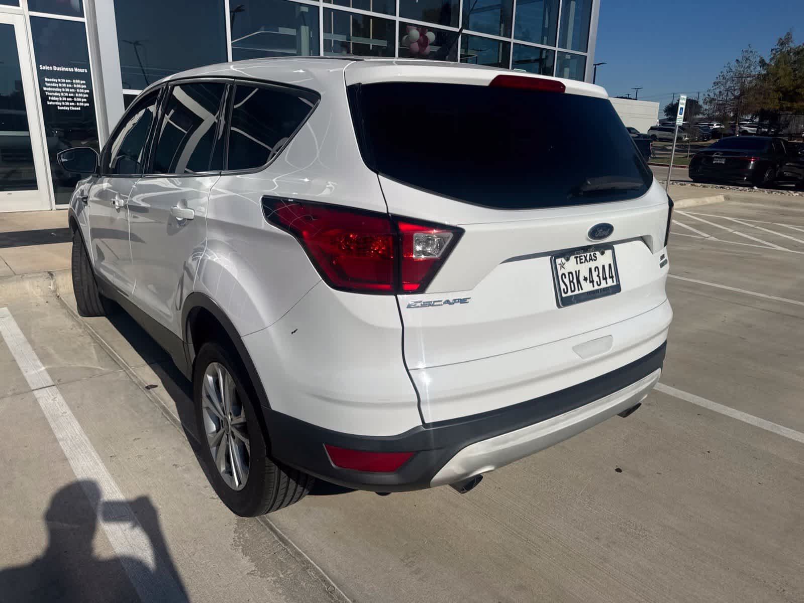 Used 2019 Ford Escape SE FWD image 4