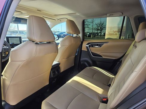 Used 2023 Toyota RAV4 XLE Premium image 16