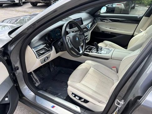 Used 2016 BMW 750i RWD image 14