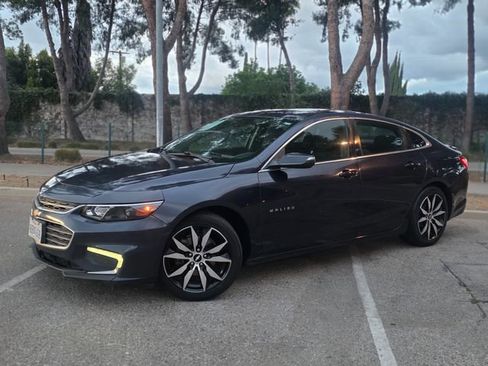Used 2017 Chevrolet Malibu LT w/ Sport Package FWD image 20