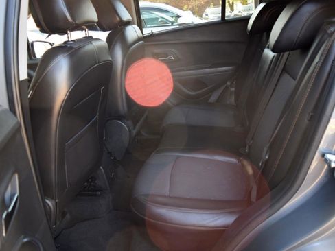 Used 2019 Chevrolet Trax LT w/ LT Convenience Package FWD image 29