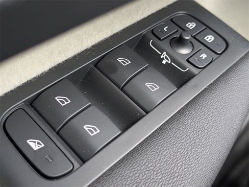 New 2025 Volvo XC40 B5 Plus w/ Climate Package image 25