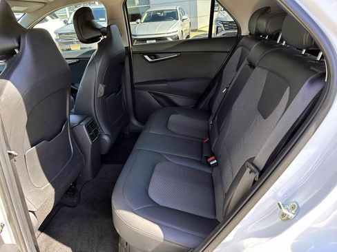 Used 2023 Kia Niro EX FWD image 12