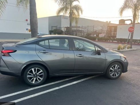 Used 2025 Nissan Versa SV FWD image 3