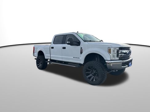 Used 2019 Ford F250 XLT w/ Snow Plow Prep Package image 7