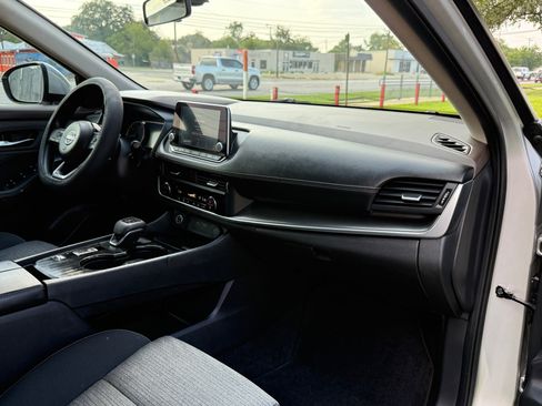 Used 2023 Nissan Rogue SV image 17