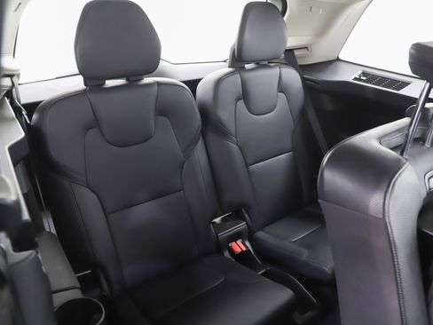 Used 2016 Volvo XC90 T6 Momentum w/ Momentum Plus Package image 13
