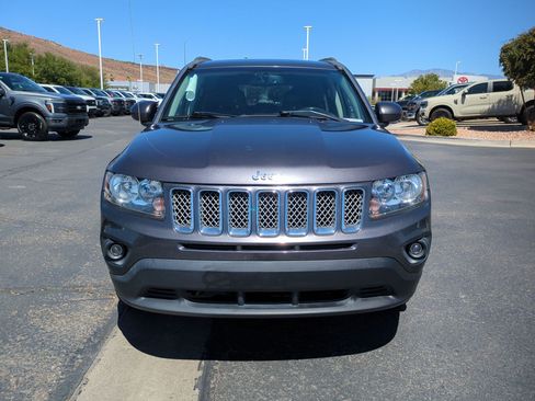 Used 2017 Jeep Compass Latitude FWD image 9