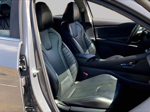 Used 2025 Hyundai Elantra Limited FWD image 9
