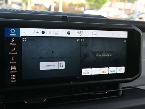 Used 2025 Jeep Wrangler Sahara image 8