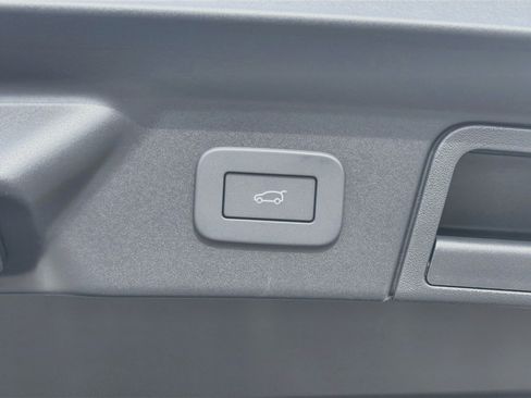 New 2026 Land Rover Range Rover Velar S AWD/4WD image 13