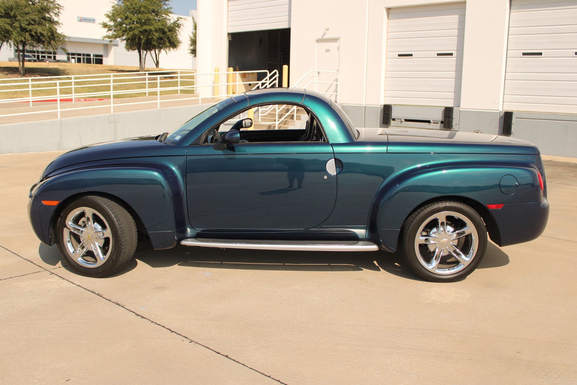 Used 2005 Chevrolet SSR w/ Preferred Equipment Group RWD image 5