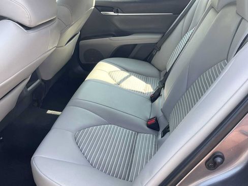 Used 2022 Toyota Camry SE FWD image 9