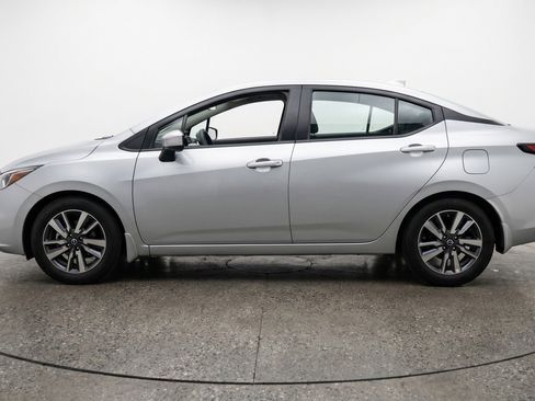 Used 2025 Nissan Versa SV FWD image 5
