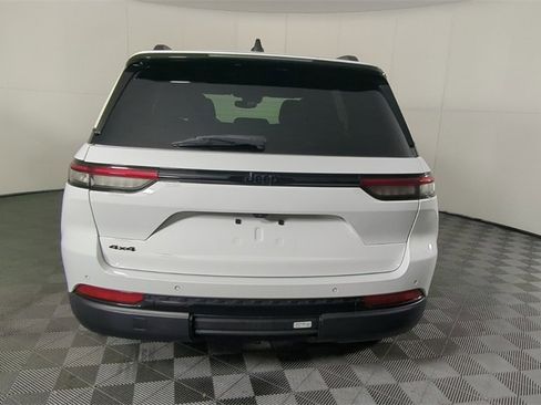 Certified 2023 Jeep Grand Cherokee Altitude image 6