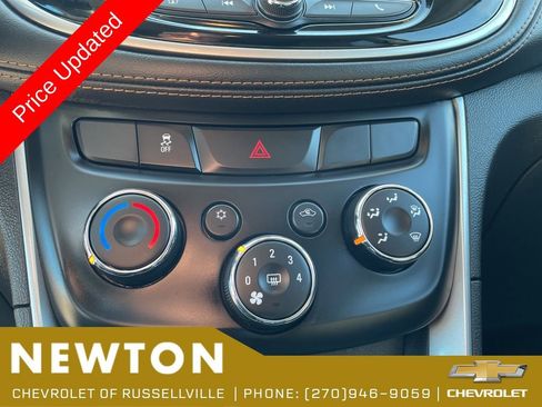 Used 2022 Chevrolet Trax LT AWD/4WD image 18