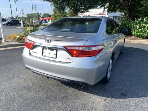 Used 2015 Toyota Camry SE w/ Moonroof Package FWD image 8