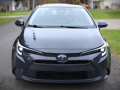 Used 2024 Toyota Corolla LE w/ LE Convenience Package image 2