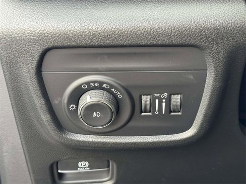 New 2025 Jeep Grand Cherokee Limited w/ Luxury Tech Group II image 28