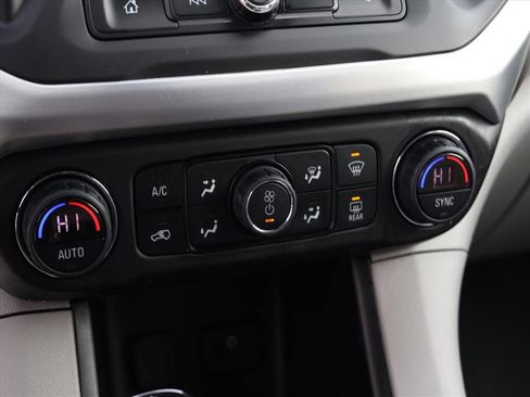 Used 2019 GMC Acadia SLE image 16