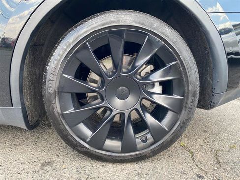 Used 2025 Tesla Model Y Long Range RWD image 8