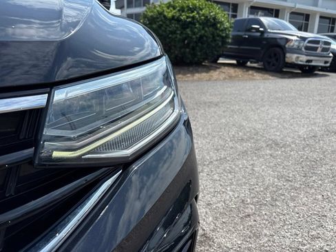 Certified 2023 Volkswagen Tiguan SE R-Line FWD image 10
