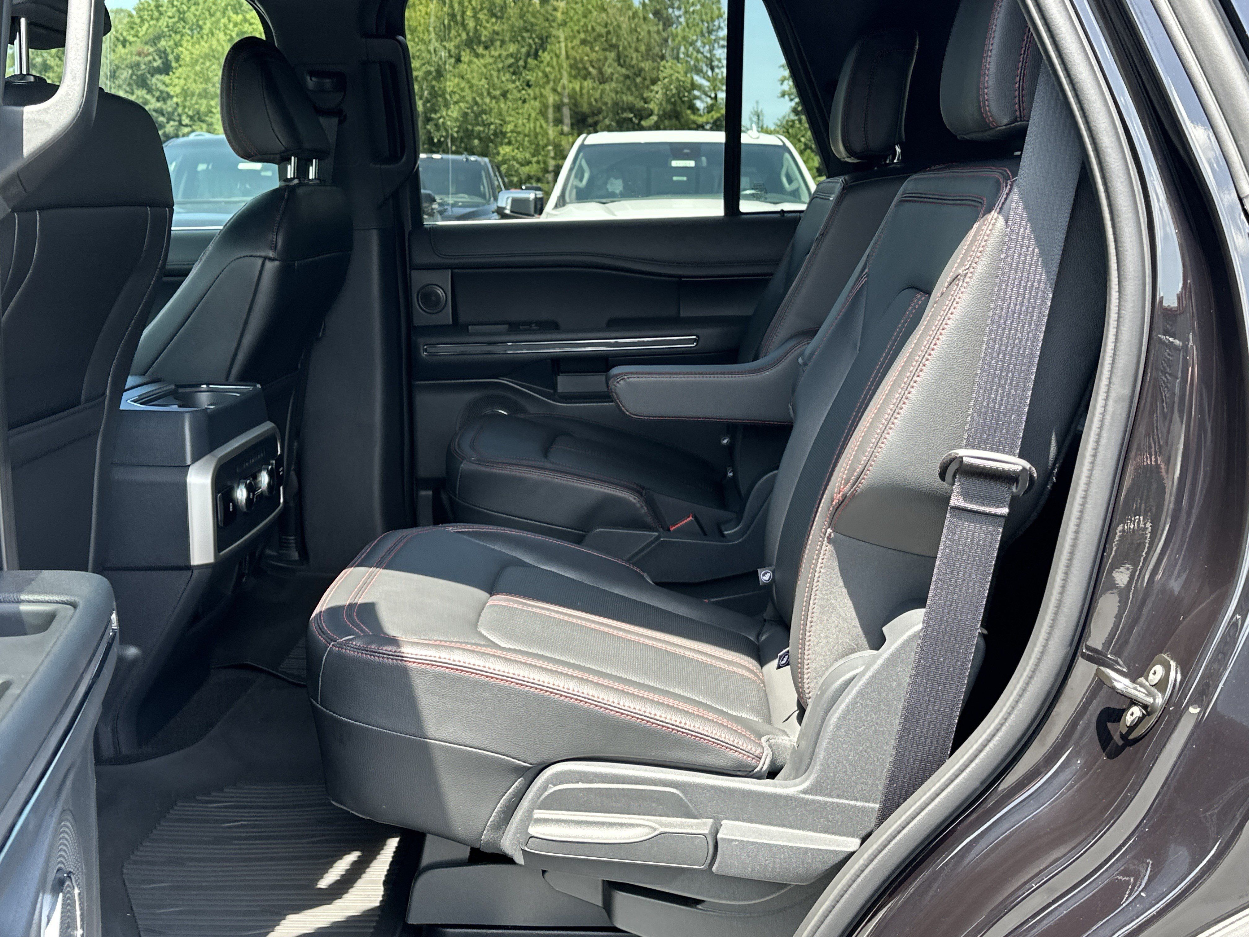 Used 2024 Ford Expedition Limited RWD image 17