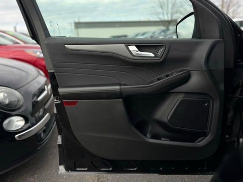 Used 2023 Ford Escape SE image 13