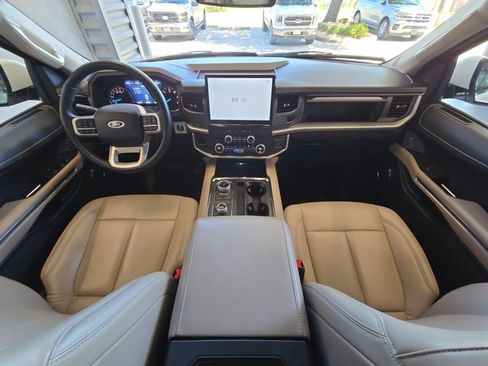 Used 2024 Ford Expedition Max XLT image 17