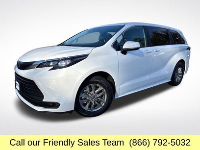 New 2026 Toyota Sienna LE
