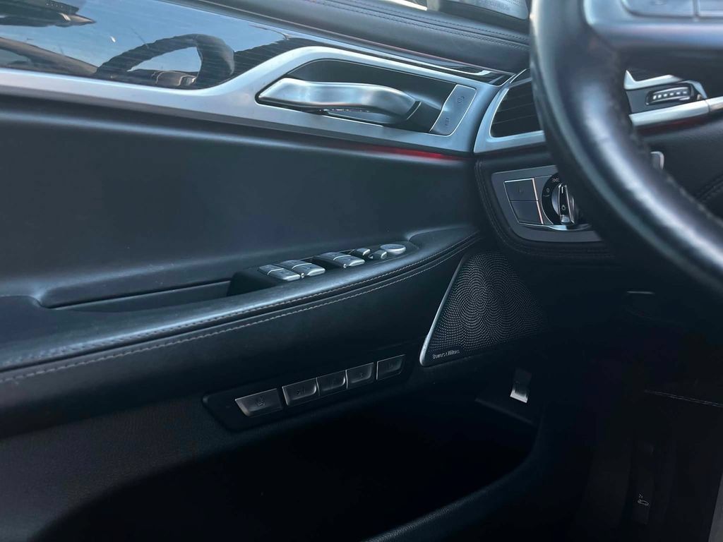 Used 2018 BMW 750i xDrive AWD/4WD image 19